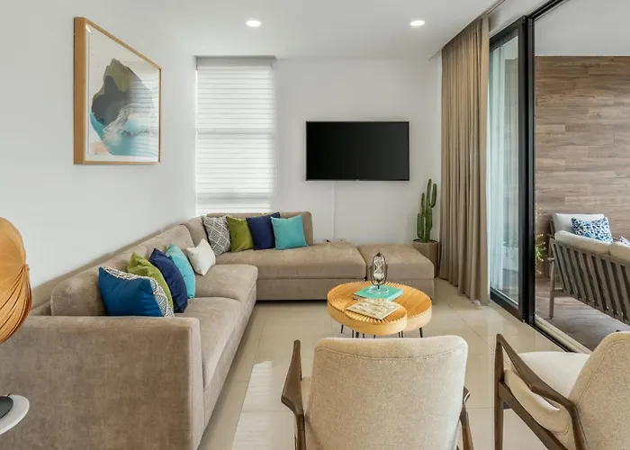 Modern With Stunning Bay Views Apartamento *