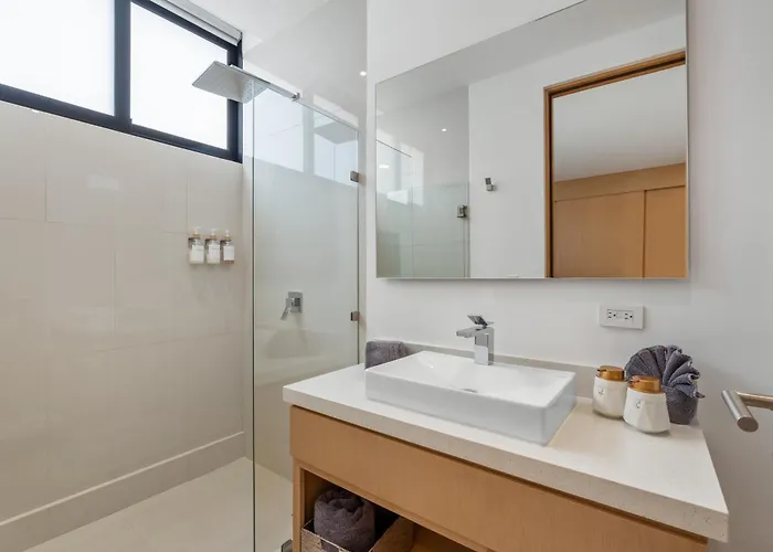 Modern With Stunning Bay Views Apartamento *